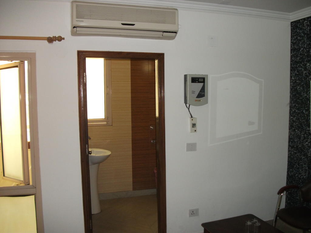 Shalimar Hotel New Delhi Exterior foto