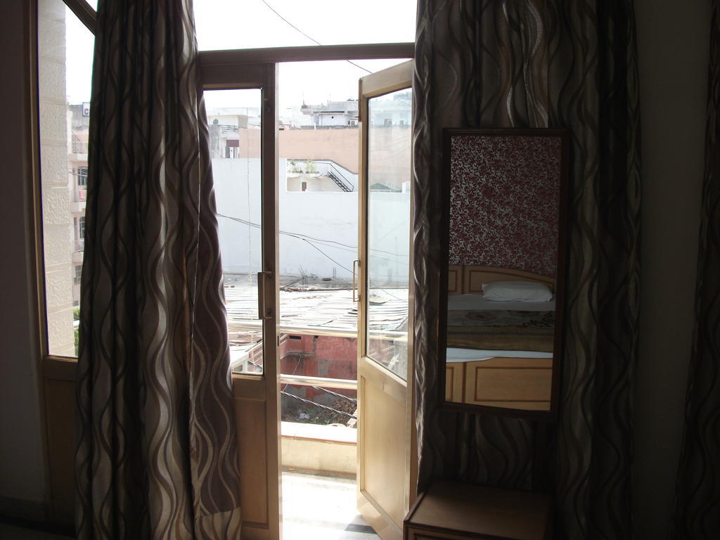 Shalimar Hotel New Delhi Exterior foto